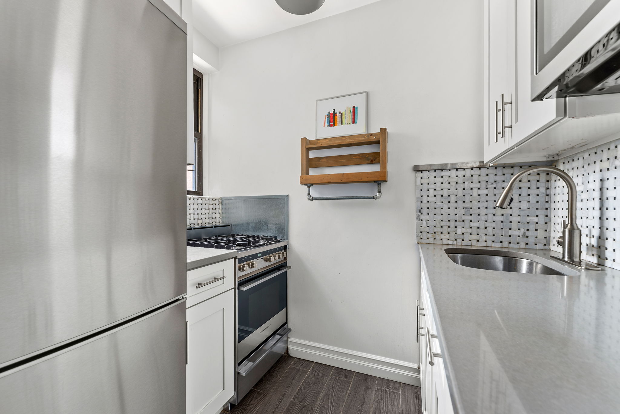 675 Academy Street, Unit 3A Manhattan, NY 10034 - Photo 6 of 12 a kitchen with appliances and cabinets