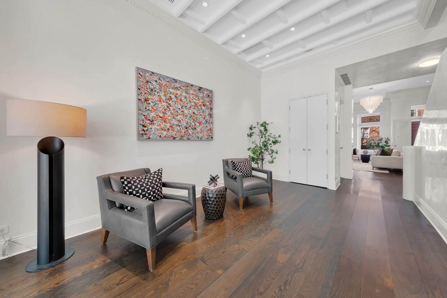 42 West 71st Street Manhattan, NY 10023 - Photo 6 of 35 a living room with furniture