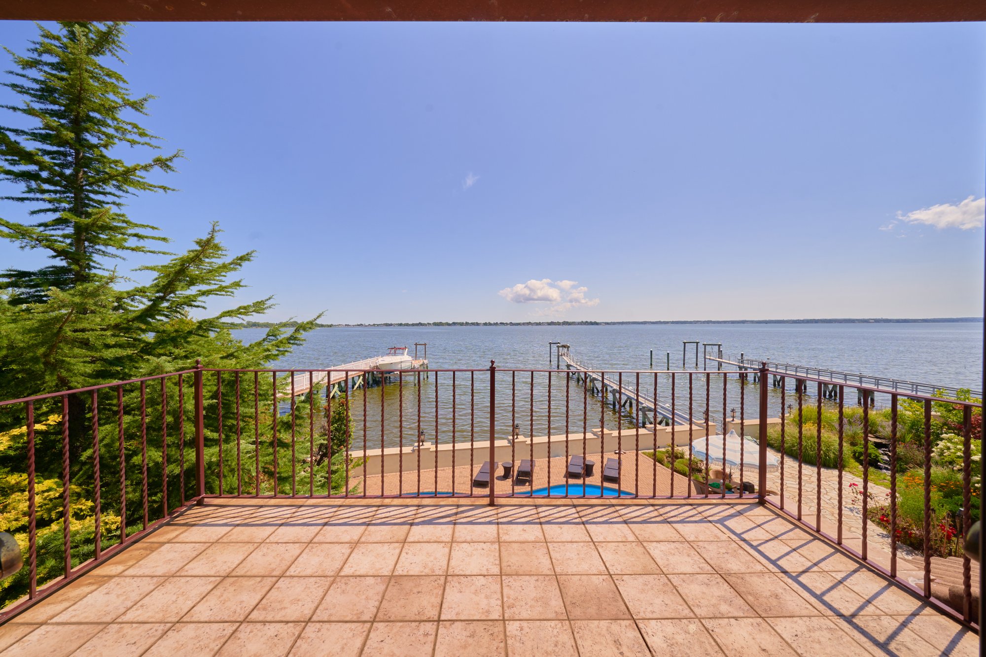 3411 Country Club Road Bronx, NY 10465 - Photo 37 of 54 a view of a balcony with an outdoor space