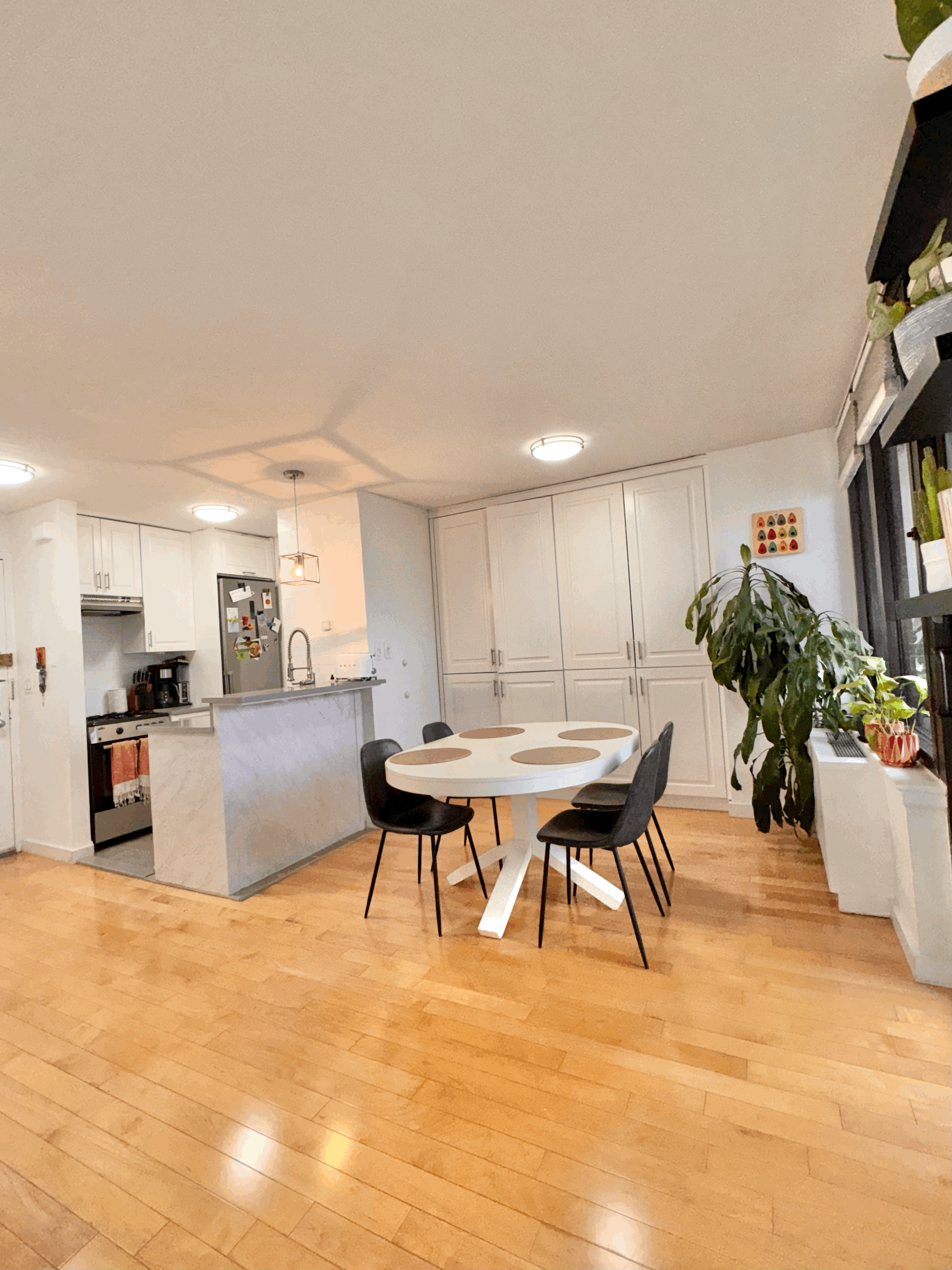330 East 38th Street, Unit 38I Manhattan, NY 10016 - Photo 2 of 17 a living room with furniture a potted plant and kitchen view