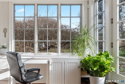 $2,698,000 | 135 Comstock Hill Road, New Canaan, CT 06840