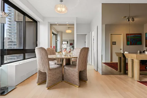 $1,695,000 | 167 East 61st Street, Unit 20E | Lenox Hill