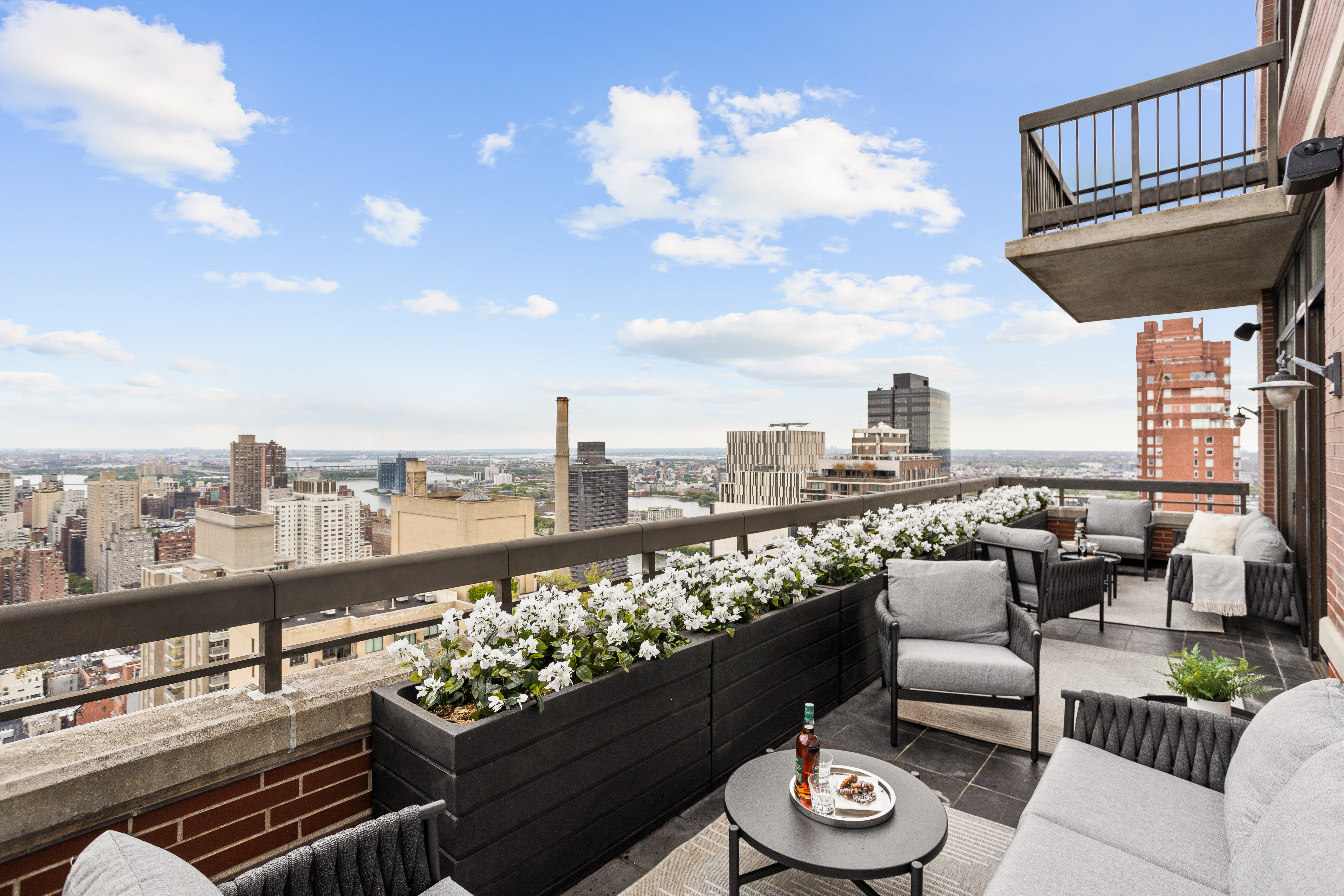 422 East 72nd Street, Unit 40B/41AB Manhattan, NY 10021 - Photo 12 of 31