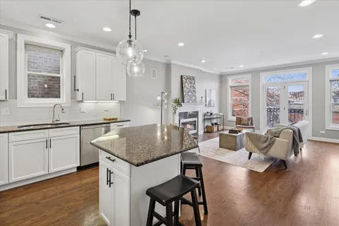 $570,000 | 3806 North Damen Avenue, Unit 2, Chicago, IL 60618