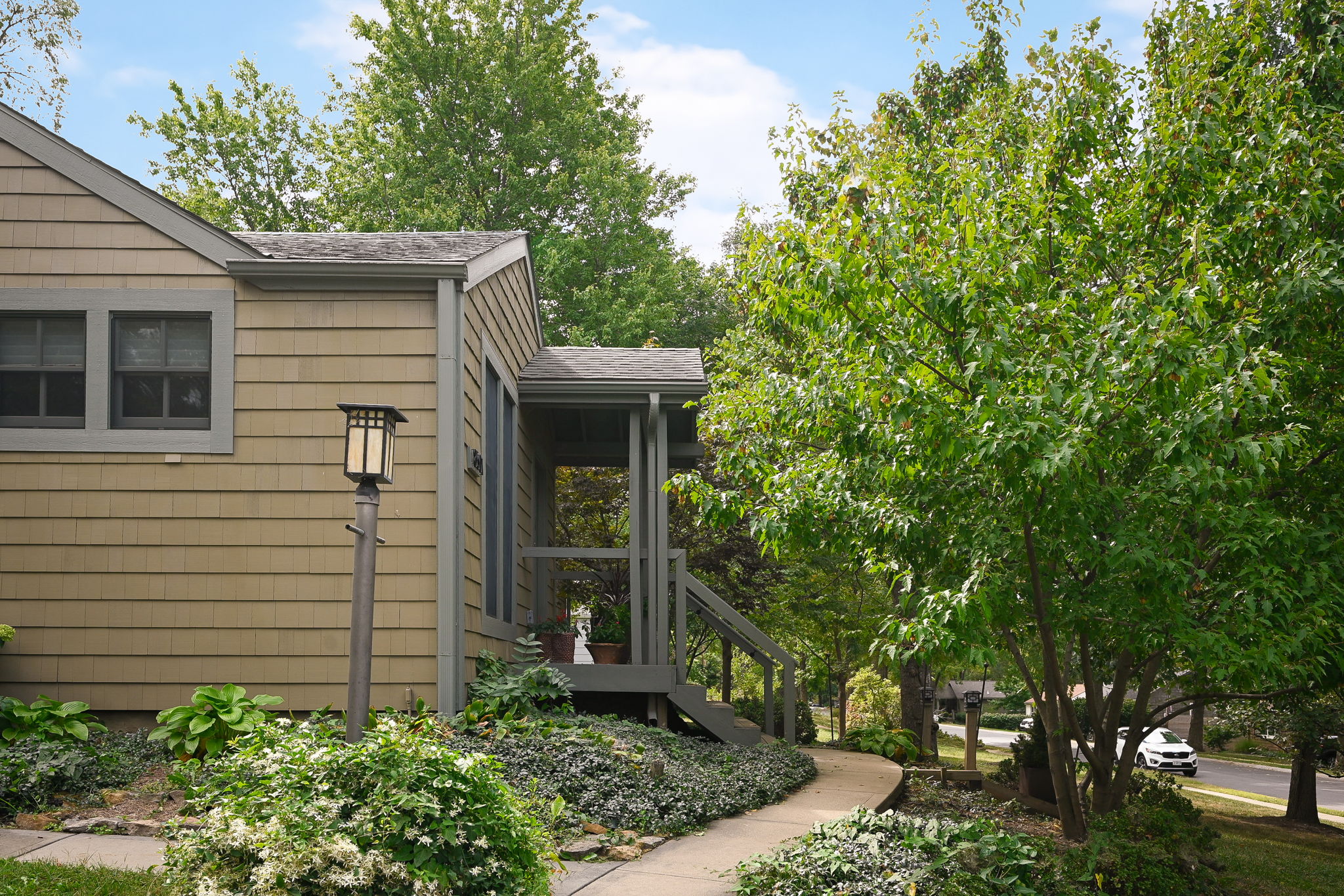 8501 Riley Street Overland Park, KS 66212 - Photo 5 of 25