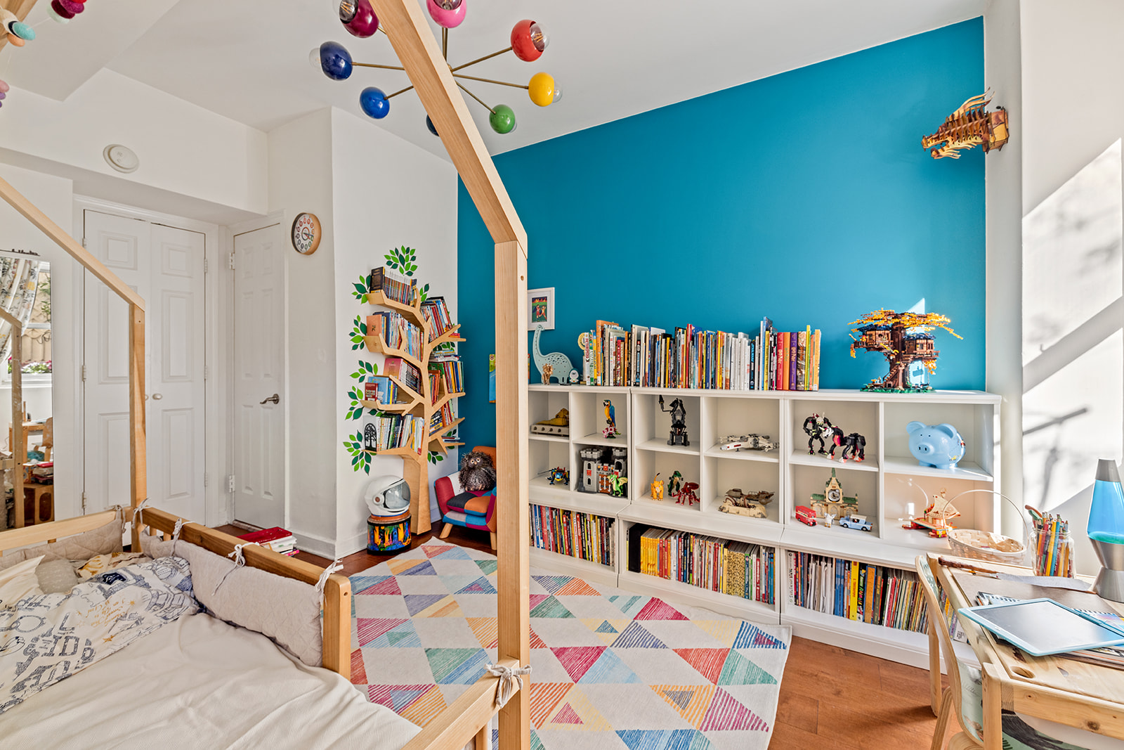 2166 Broadway, Unit 4C Manhattan, NY 10024 - Photo 7 of 10 a living room with baby crib furniture and a book shelf