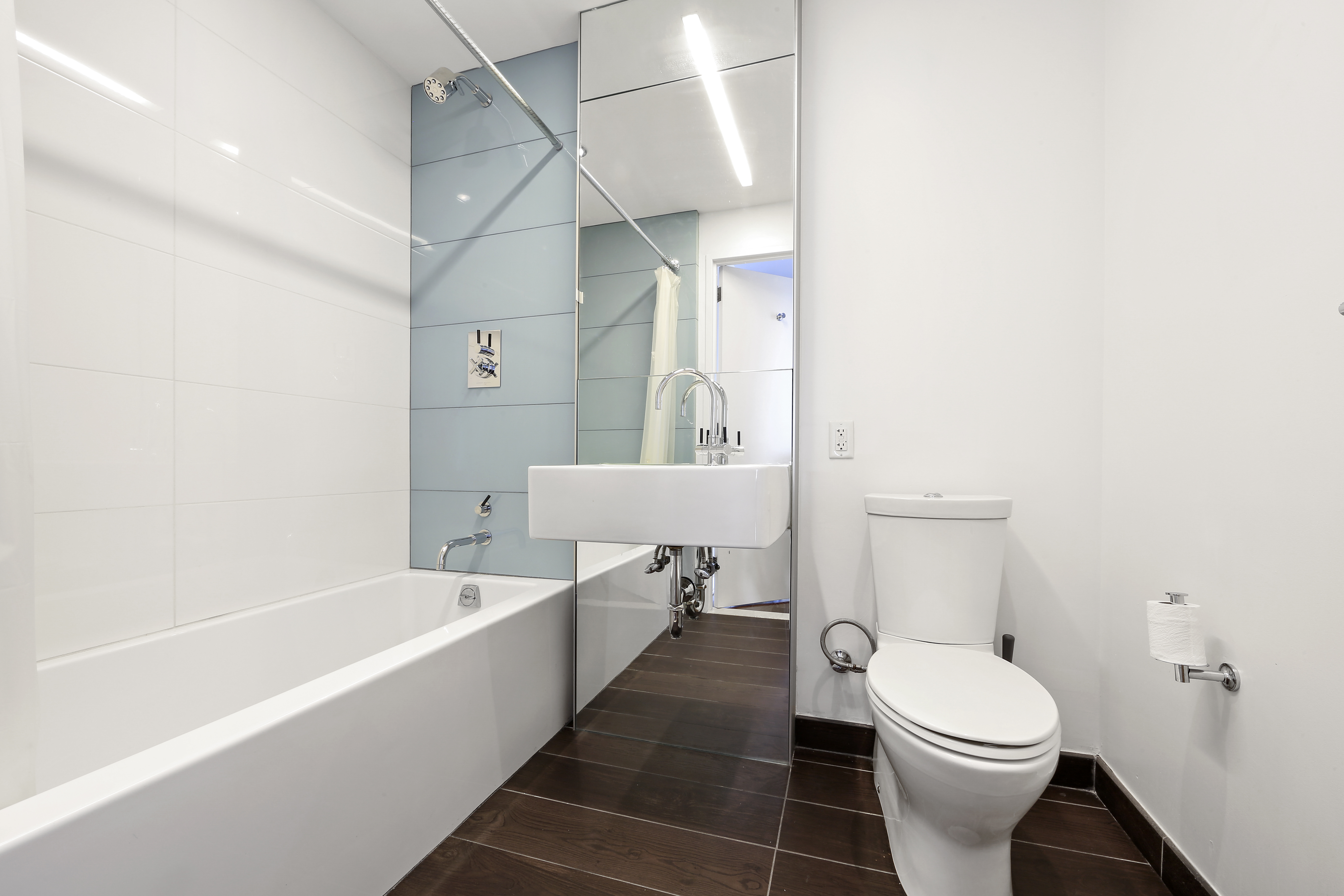 2 Northside Piers, Unit 17A Brooklyn, NY 11249 - Photo 12 of 21 a bathroom with a bathtub and toilet