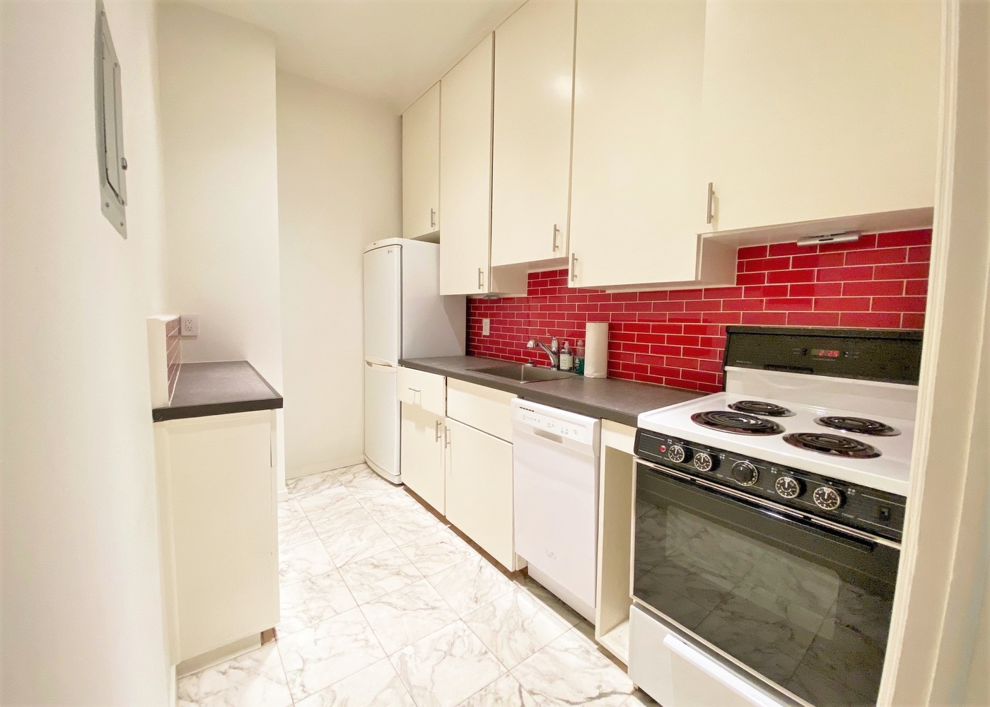 49 East 63rd Street, Unit 3F Manhattan, NY 10065 - Photo 4 of 9