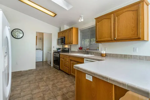 $295,000 | 600 Colonial Park Drive, Unit 600, Santa Rosa, CA 95403