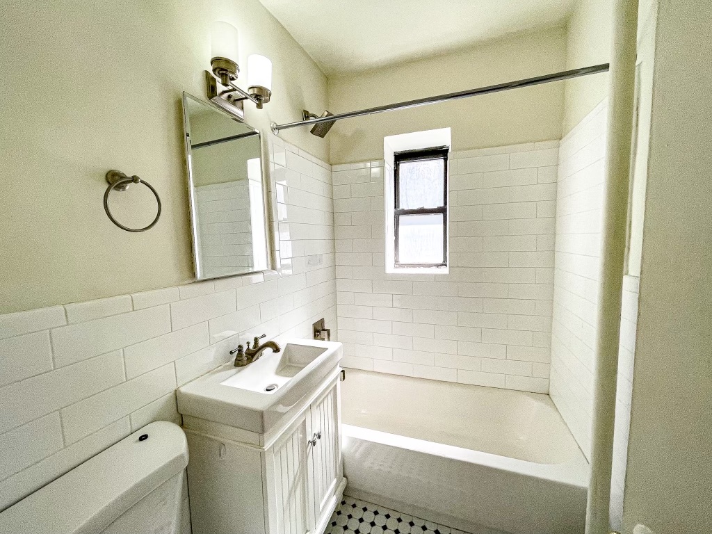 129 East 39th Street, Unit 2B Manhattan, NY 10016 - Photo 3 of 5
