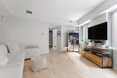 $1,325,000 | 133 Water Street, Unit 5A | DUMBO