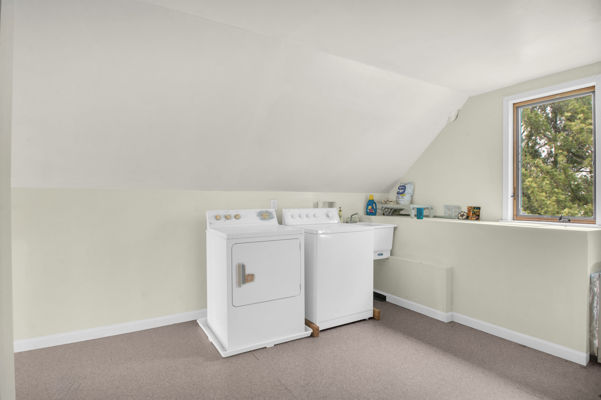 68 Circle Road Staten Island, NY 10304 - Photo 26 of 38 a utility room with dryer and washer