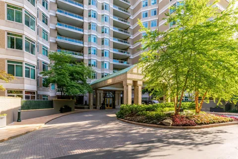 $5,200,000 | 5630 Wisconsin Avenue, Unit 805, Chevy Chase, MD 20815