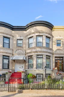 a picture of a bench