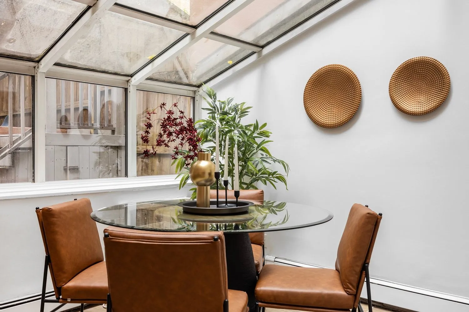 a table and chairs in a blue pot