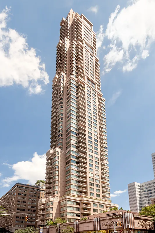 $735,000 | 200 East 69th Street, Unit 2R | Lenox Hill