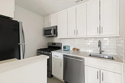 $975,000 | 426 13th Street, Unit 2E | Park Slope