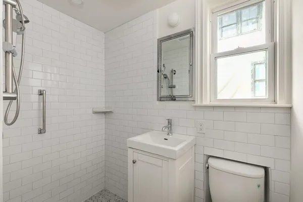 $3,300 | 14 Evergreen Avenue, Unit 1, Somerville, MA 02145