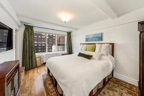 $565,000 | 424 East 52nd Street, Unit 9B | Midtown East