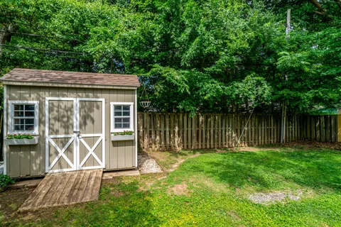 $1,950,000 | 117 West George Mason Road, Falls Church, VA 22046