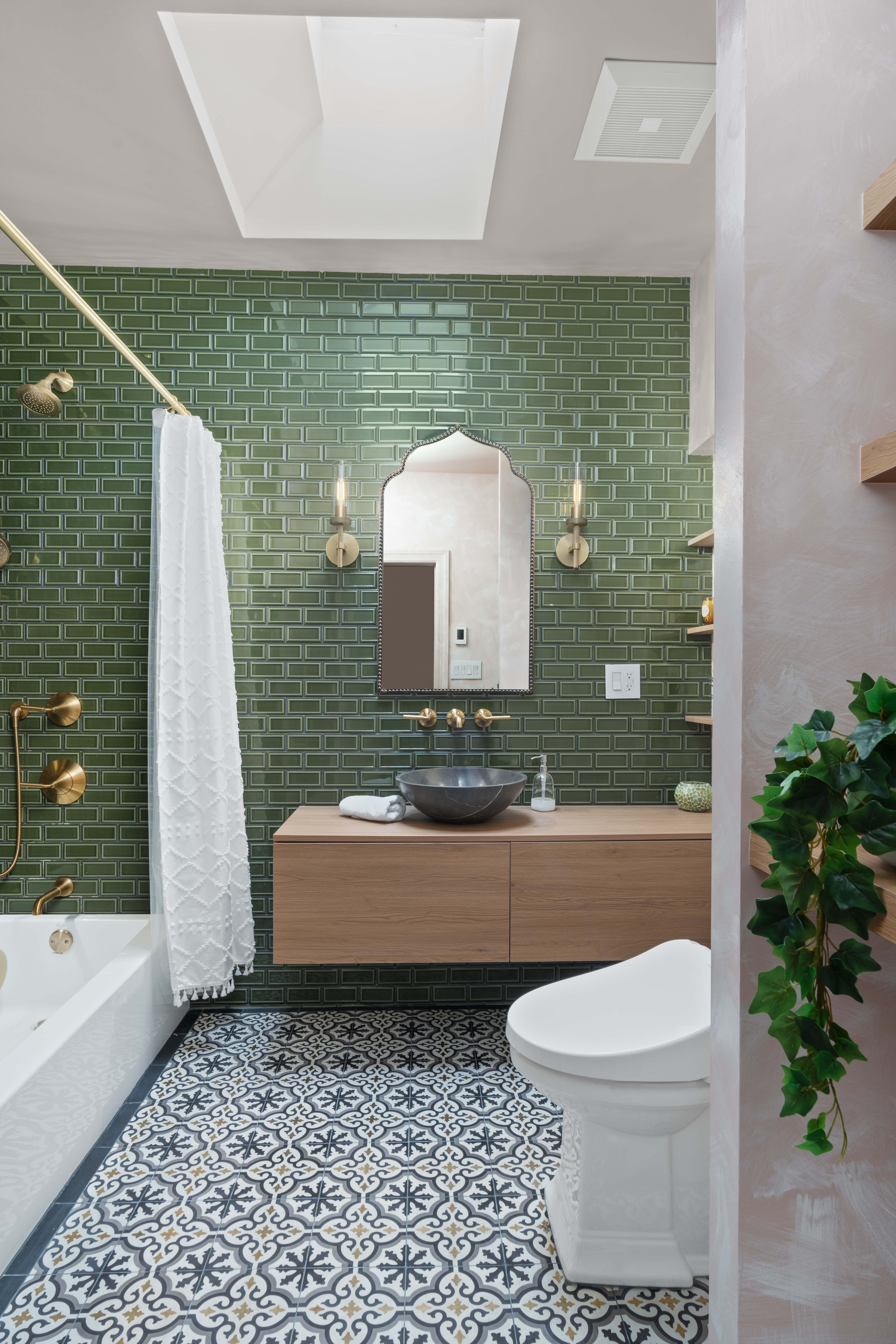 138 East 29th Street Brooklyn, NY 11226 - Photo 5 of 12 a bathroom with a toilet a sink and bathtub