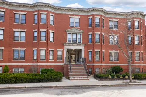 $919,000 | 16 Garrison Road, Unit 5, Brookline, MA 02445