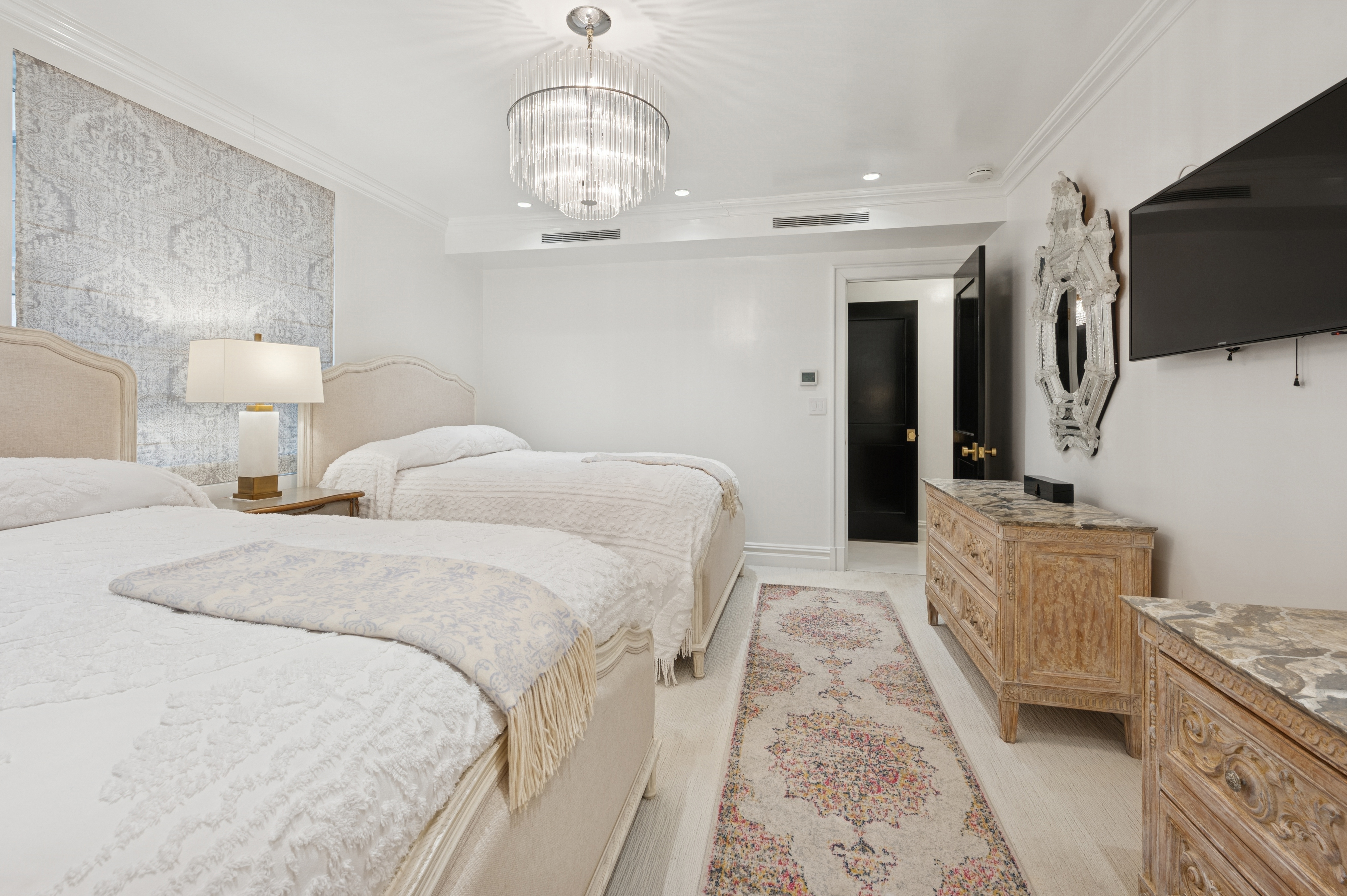 891 Park Avenue, Unit 10 Manhattan, NY 10075 - Photo 14 of 27 a spacious bedroom with a bed and a flat screen tv