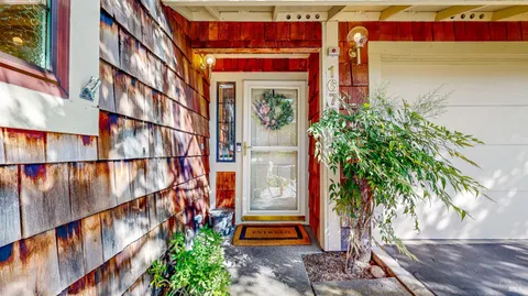 $695,000 | 1678 Creekview Court, Petaluma, CA 94954