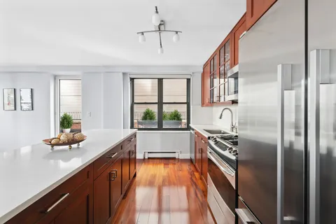 $2,495,000 | 305 East 40th Street, Unit 19CD | Murray Hill