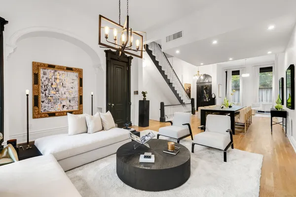 $75,000 | 209 East 61st Street | Lenox Hill