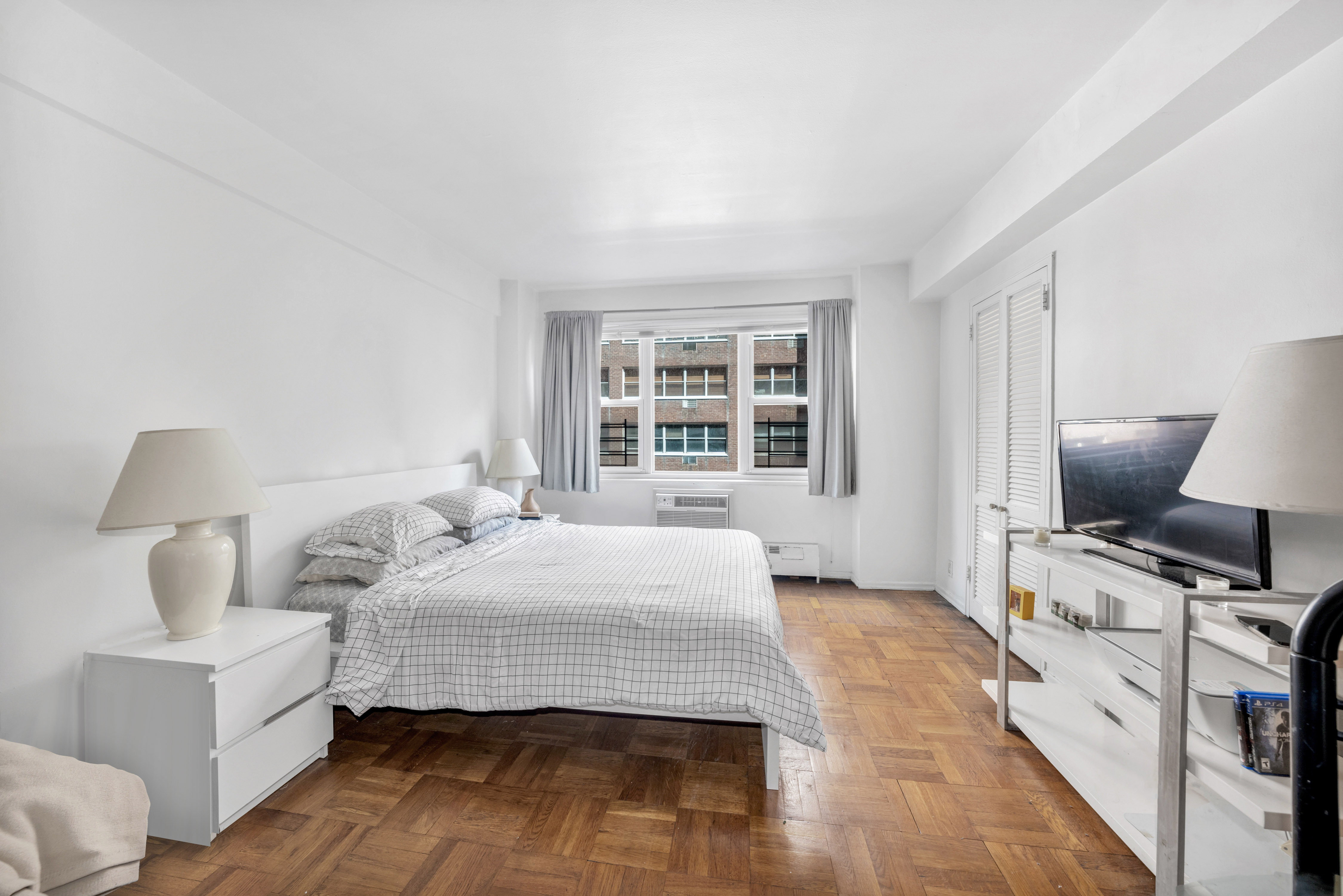 315 East 69th Street, Unit 3M Manhattan, NY 10021 - Photo 3 of 6