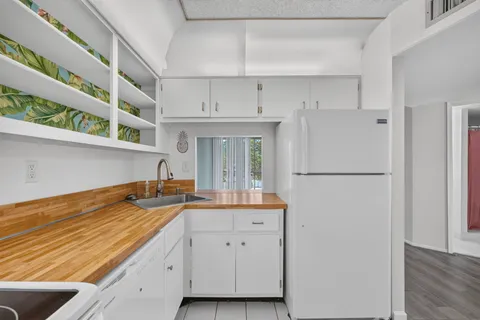 $225,000 | 4501 Northeast 21st Avenue, Unit 208, Fort Lauderdale, FL 33308