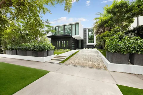 $6,350,000 | 5630 Pine Tree Drive, Miami Beach, FL 33140