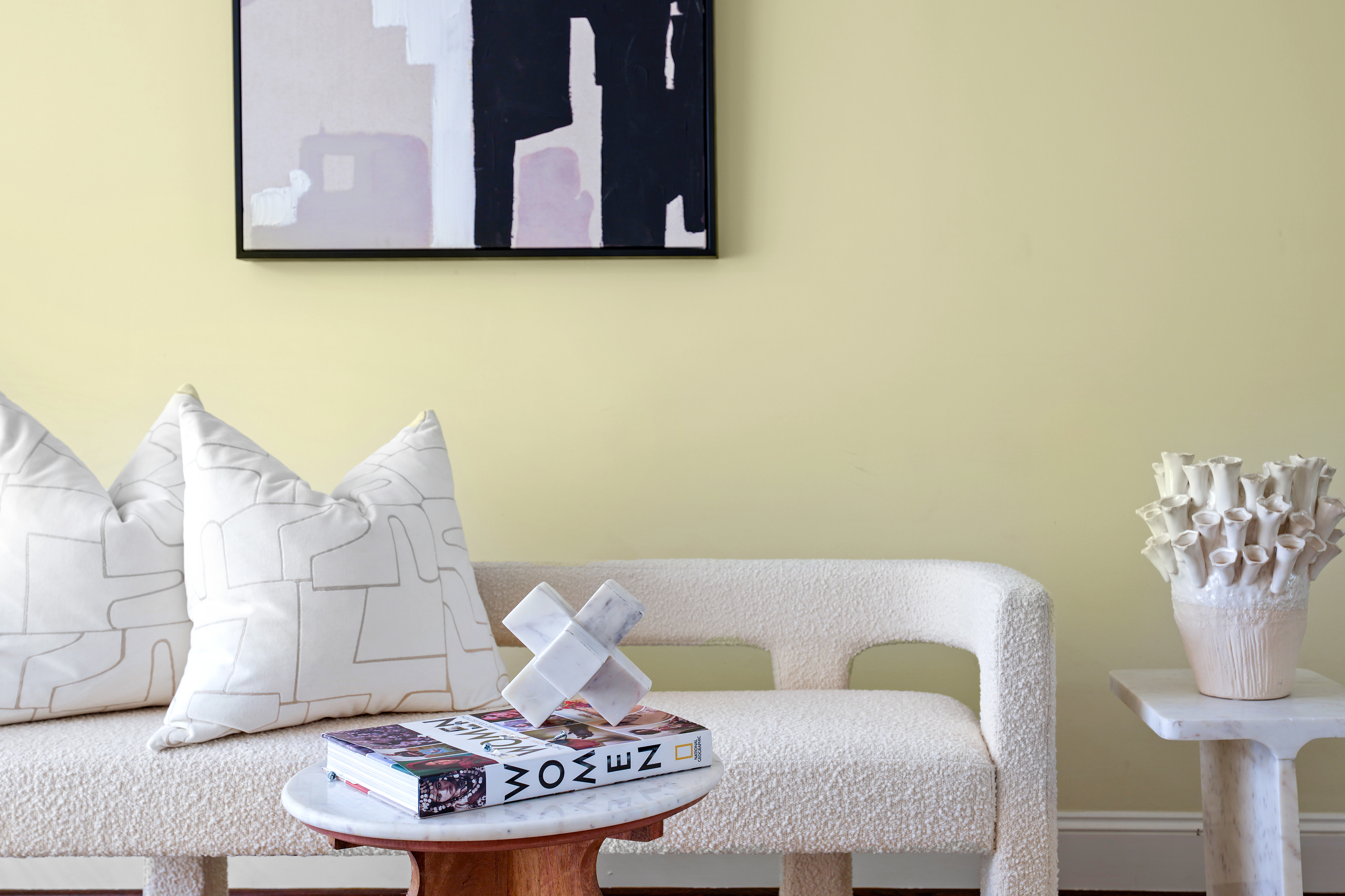 247 East 71st Street Manhattan, NY 10021 - Photo 4 of 31 a living room with furniture