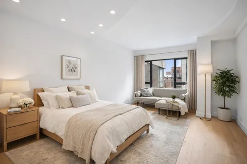 $2,195,000 | 425 East 58th Street, Unit 18D | Sutton Place
