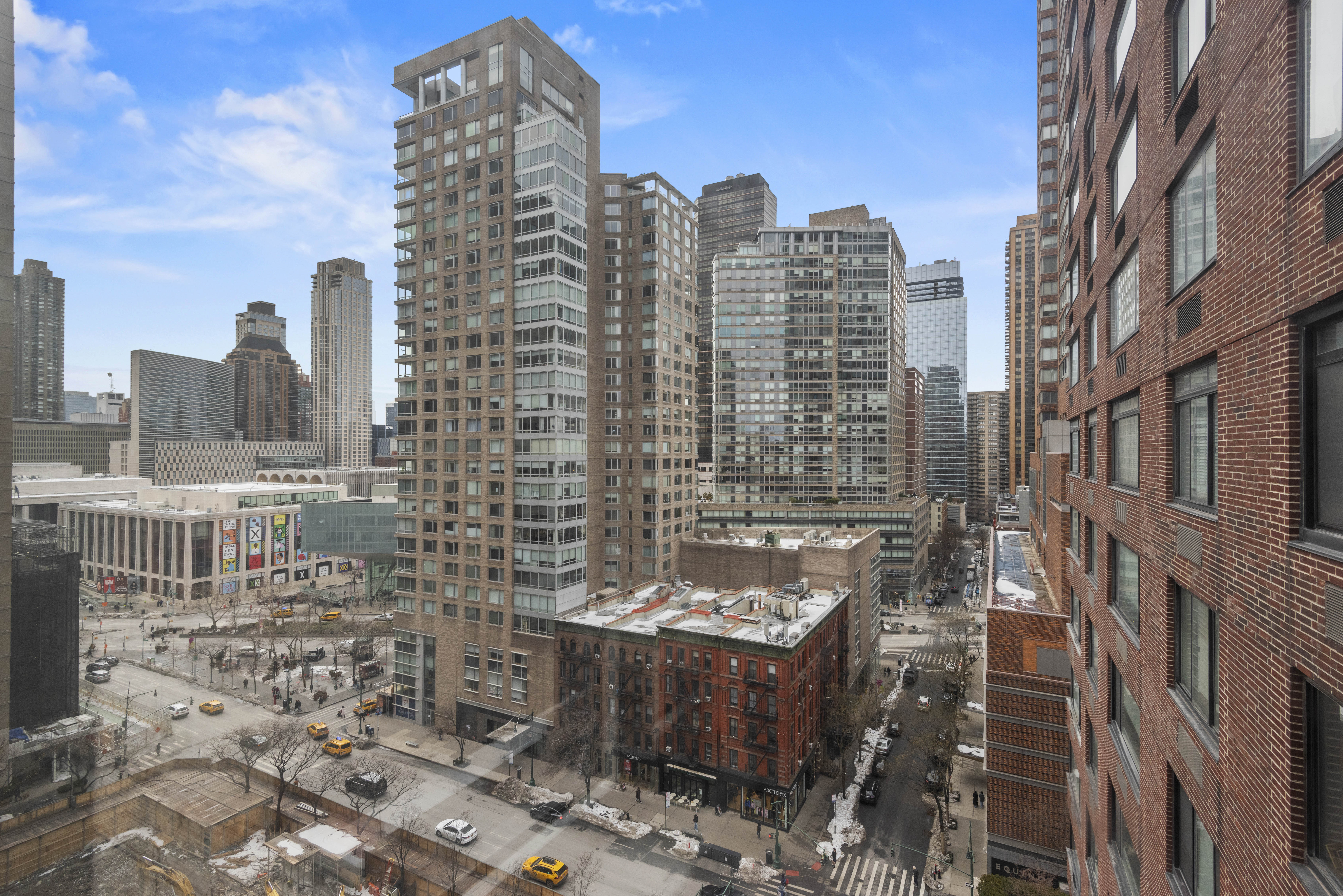 45 West 67th Street, Unit 14D Manhattan, NY 10023 - Photo 11 of 13 a city view