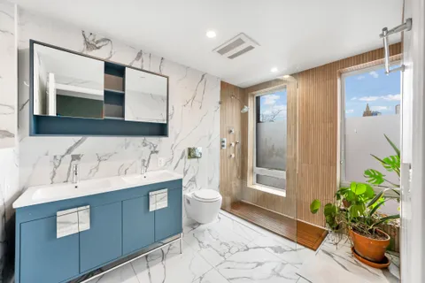 $1,850,000 | 316 Carroll Street, Unit 2 | Carroll Gardens