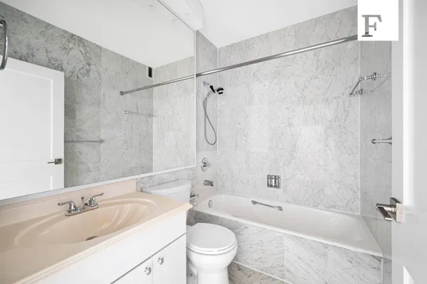 $1,400,000 | 380 Rector Place, Unit 3R | Battery Park City