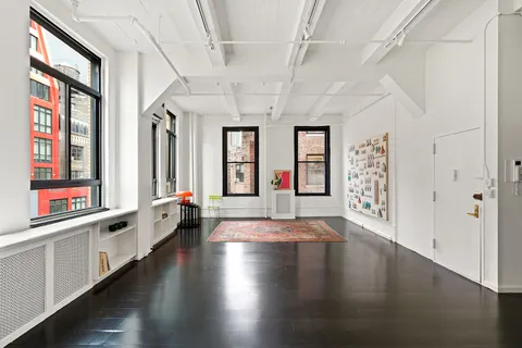 $975,000 | 348 West 38th Street, Unit 9E | Hudson Yards