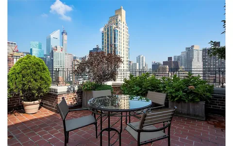 $825,000 | 2 Beekman Place, Unit 12F | Midtown East