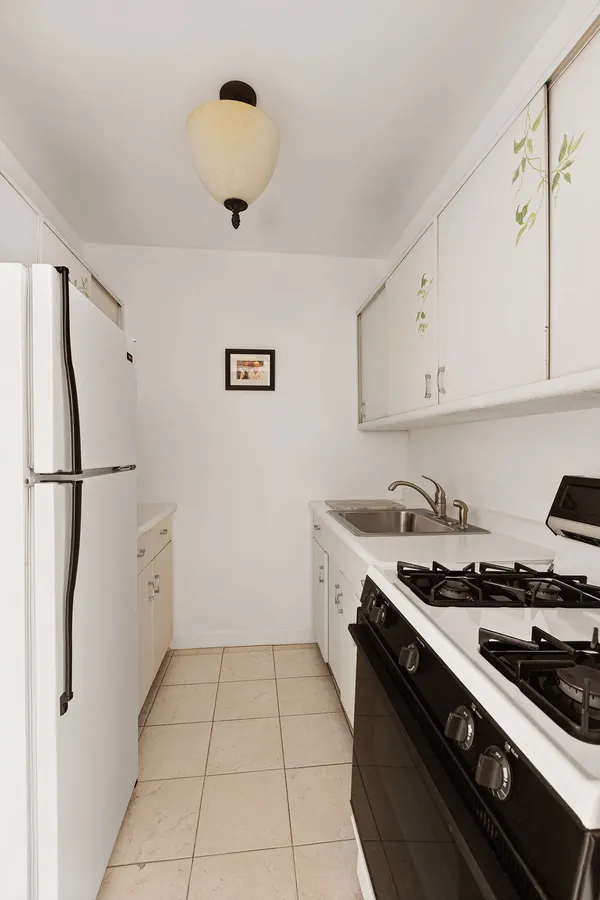 $399,000 | 310 Lexington Avenue, Unit 1B | Murray Hill