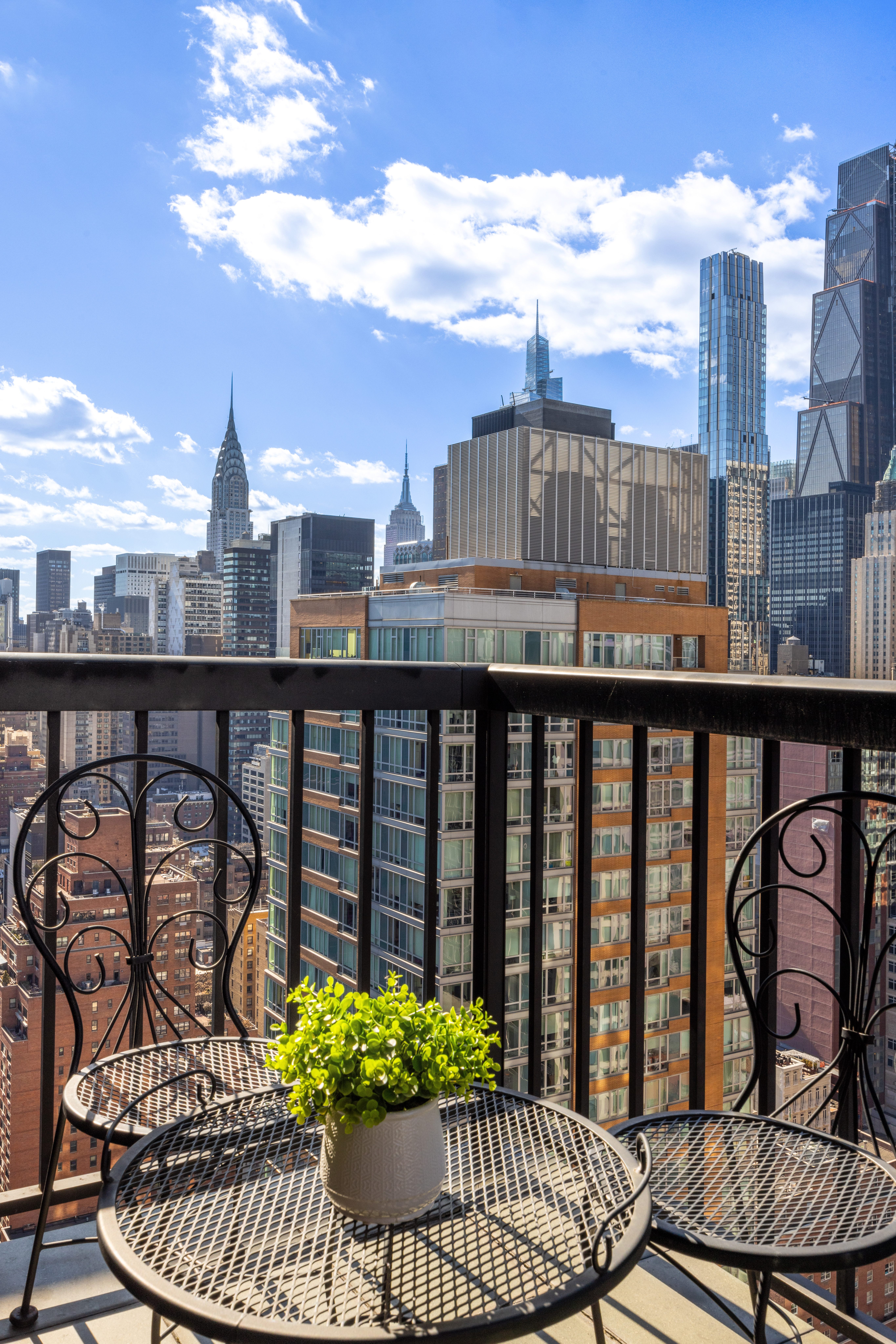 300 East 54th Street, Unit 35F Manhattan, NY 10022 - Photo 6 of 10