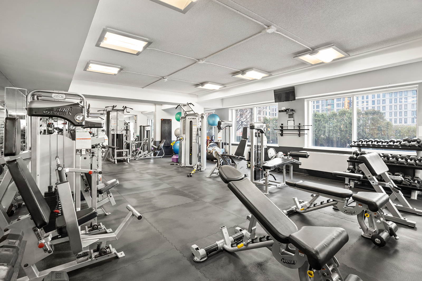 440 Kent Avenue, Unit F18 Brooklyn, NY 11249 - Photo 14 of 16 a view of a room with gym equipment