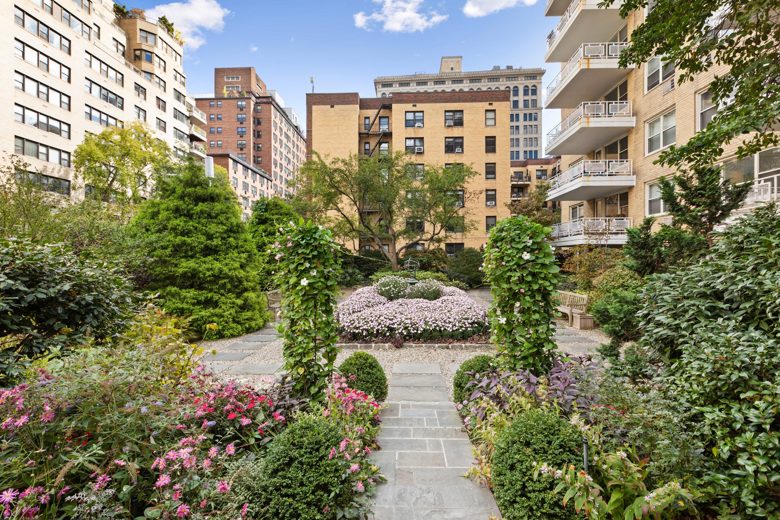 40 East 9th Street, Unit 7L Manhattan, NY 10003 - Photo 14 of 17 a view of a multi story building
