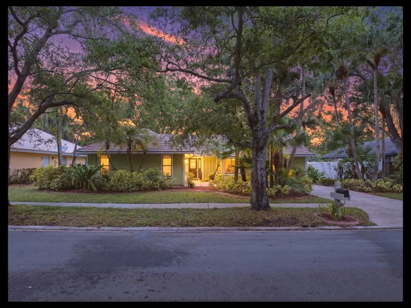 $759,000 | 18546 Lake Bend Drive, Jupiter, FL 33458