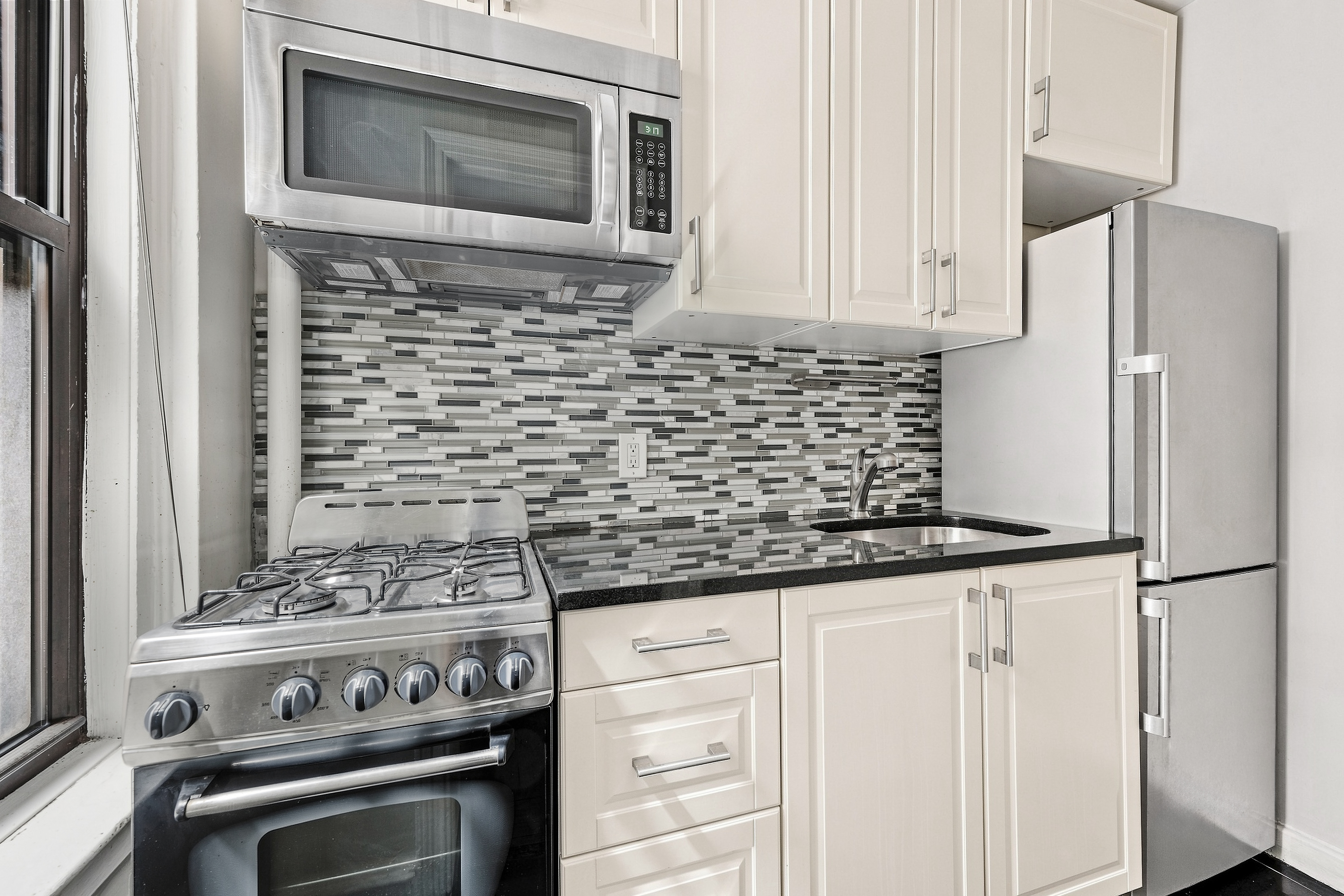 321 East 54th Street, Unit 3D Manhattan, NY 10022 - Photo 4 of 7 Gallery Image 4