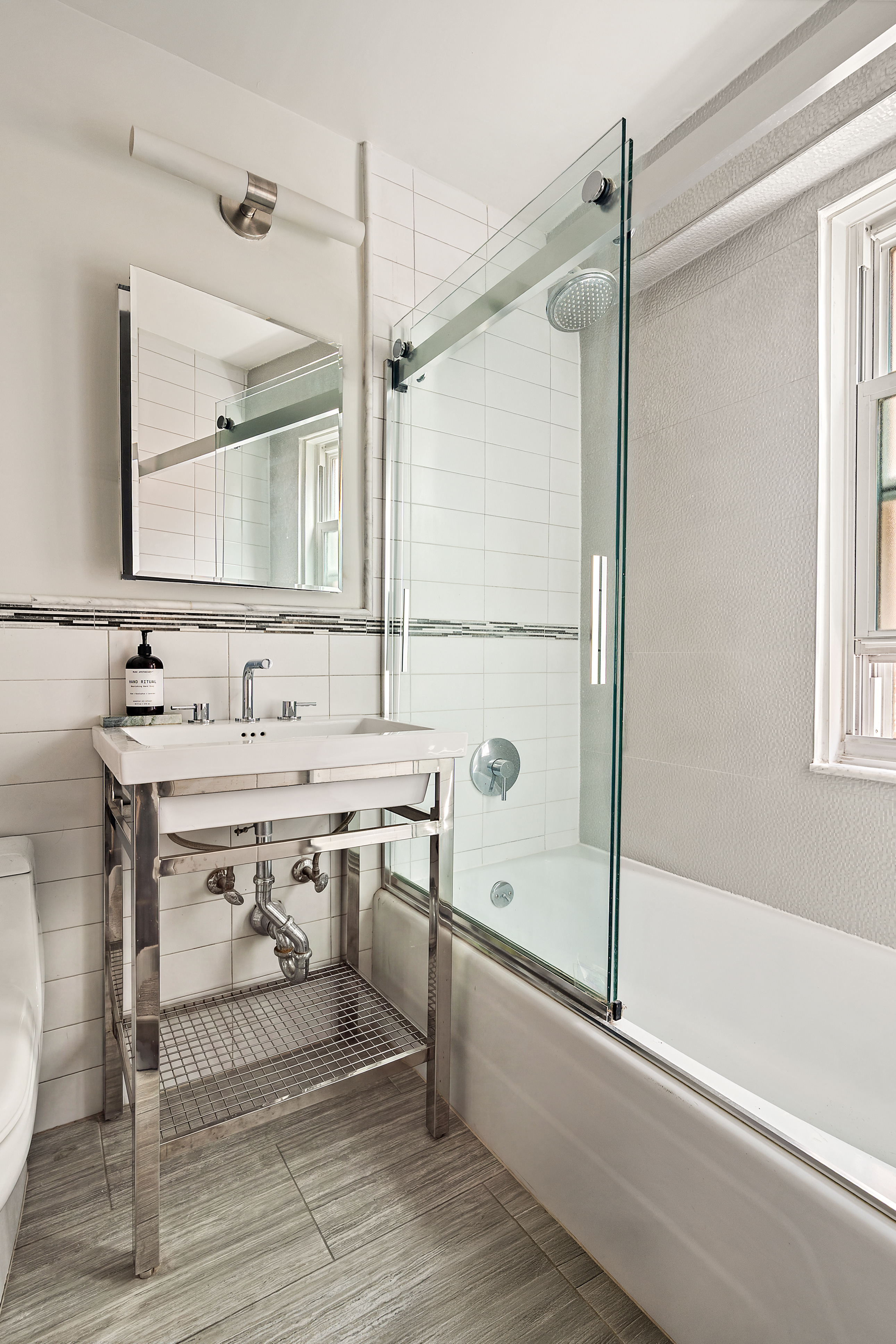 101 West 12th Street, Unit 3G Manhattan, NY 10011 - Photo 5 of 8 Gallery Image 5
