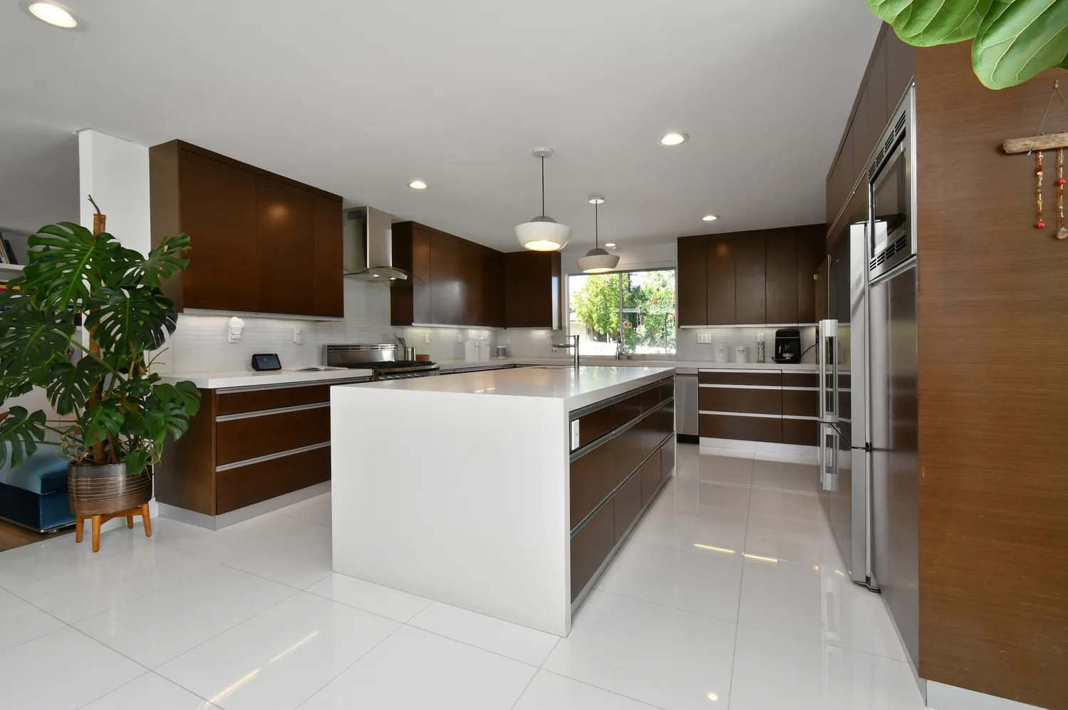 $3,025,000 | 20150 Delita Drive, Woodland Hills, CA 91364