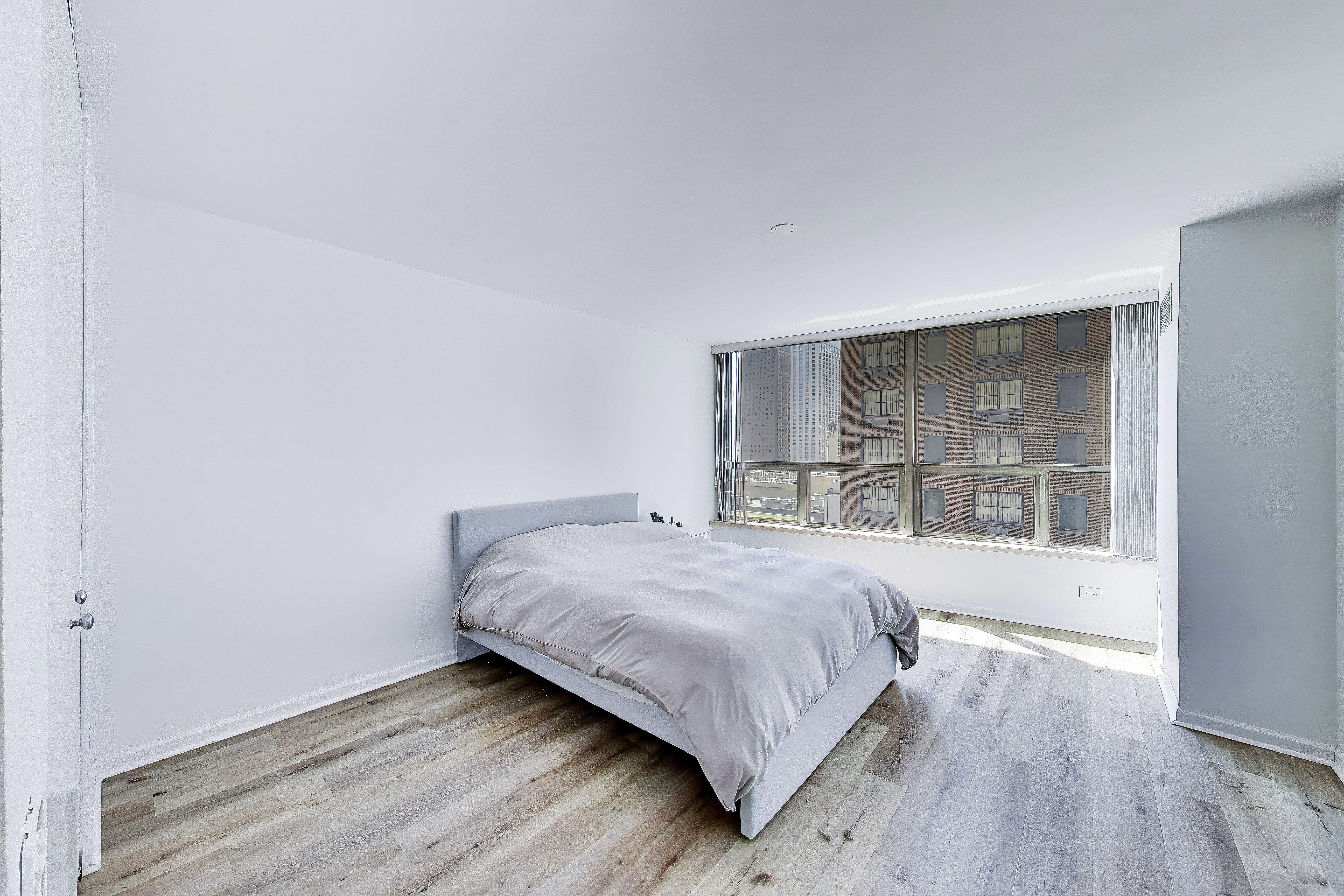 110 East Delaware Place, Unit 1402 Chicago, IL 60611 - Photo 16 of 23