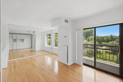 $269,000 | 2111 Wisconsin Avenue Northwest, Unit 524, Washington, DC 20007